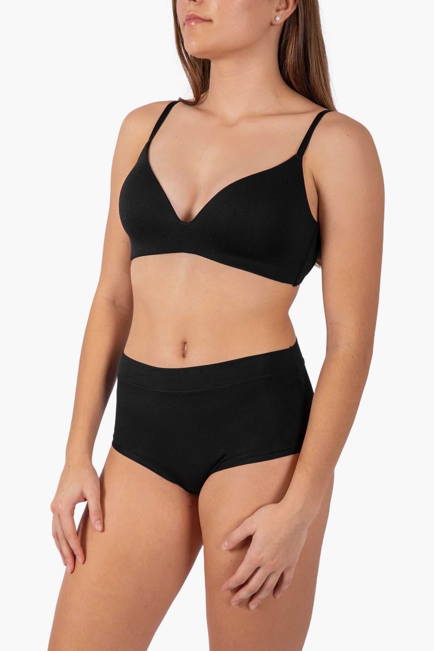 Comfortable black lingerie set with bra and panties from a top sleepwear factory, designed by a leading underwear factory or pajamas manufacturers