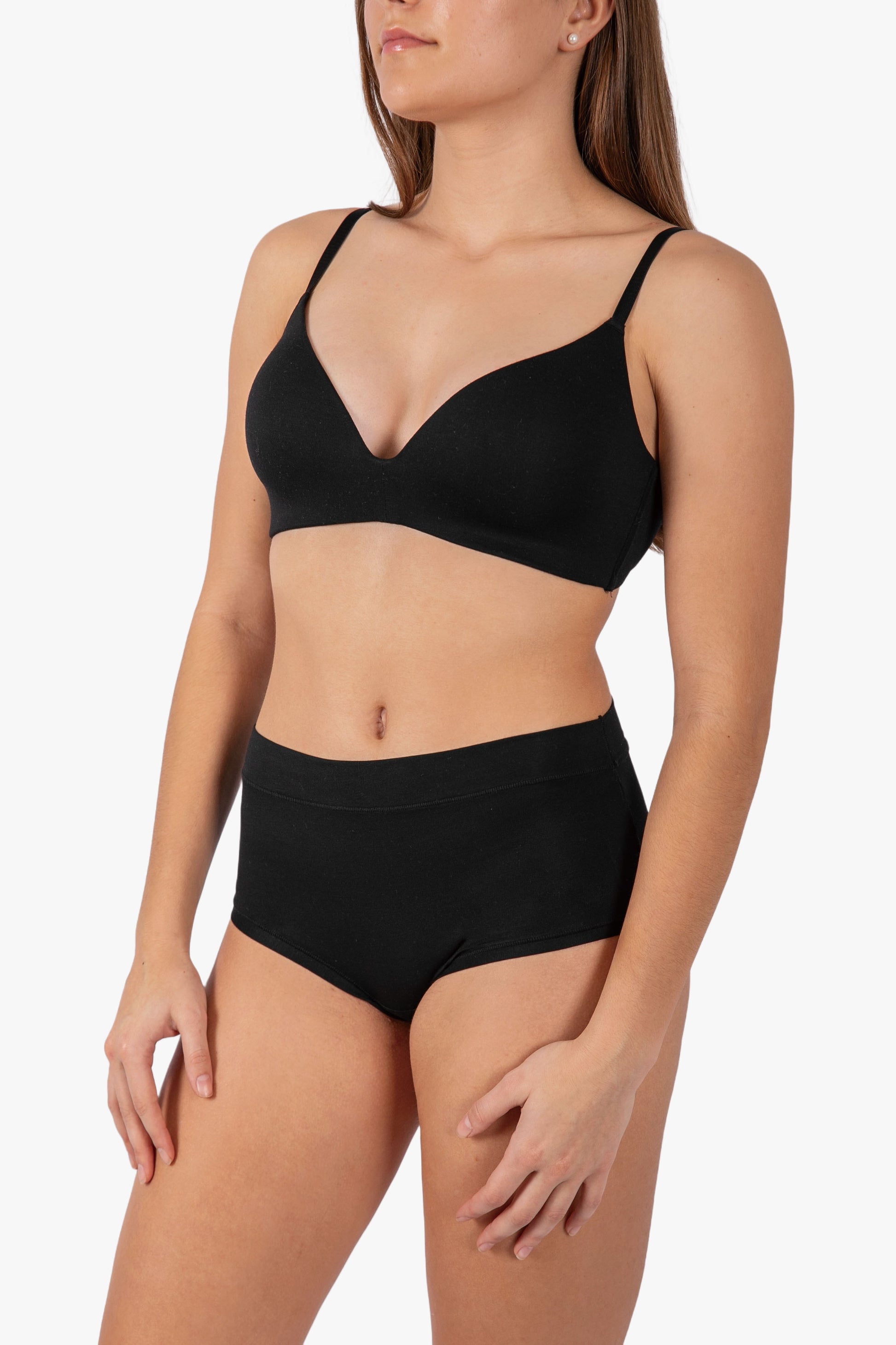 Comfortable black lingerie set with bra and panties from a top sleepwear factory, designed by a leading underwear factory or pajamas manufacturers